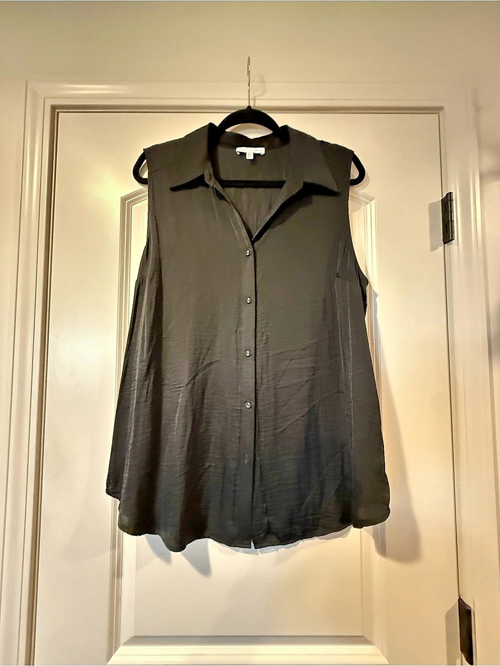 Maison d'Amélie Sleeveless Button Front Blouse in Black Size XL Like New